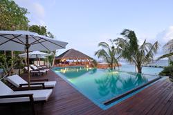 Maldives scuba diving holiday - Eriyadu Island Resort. Swimming pool and bar.